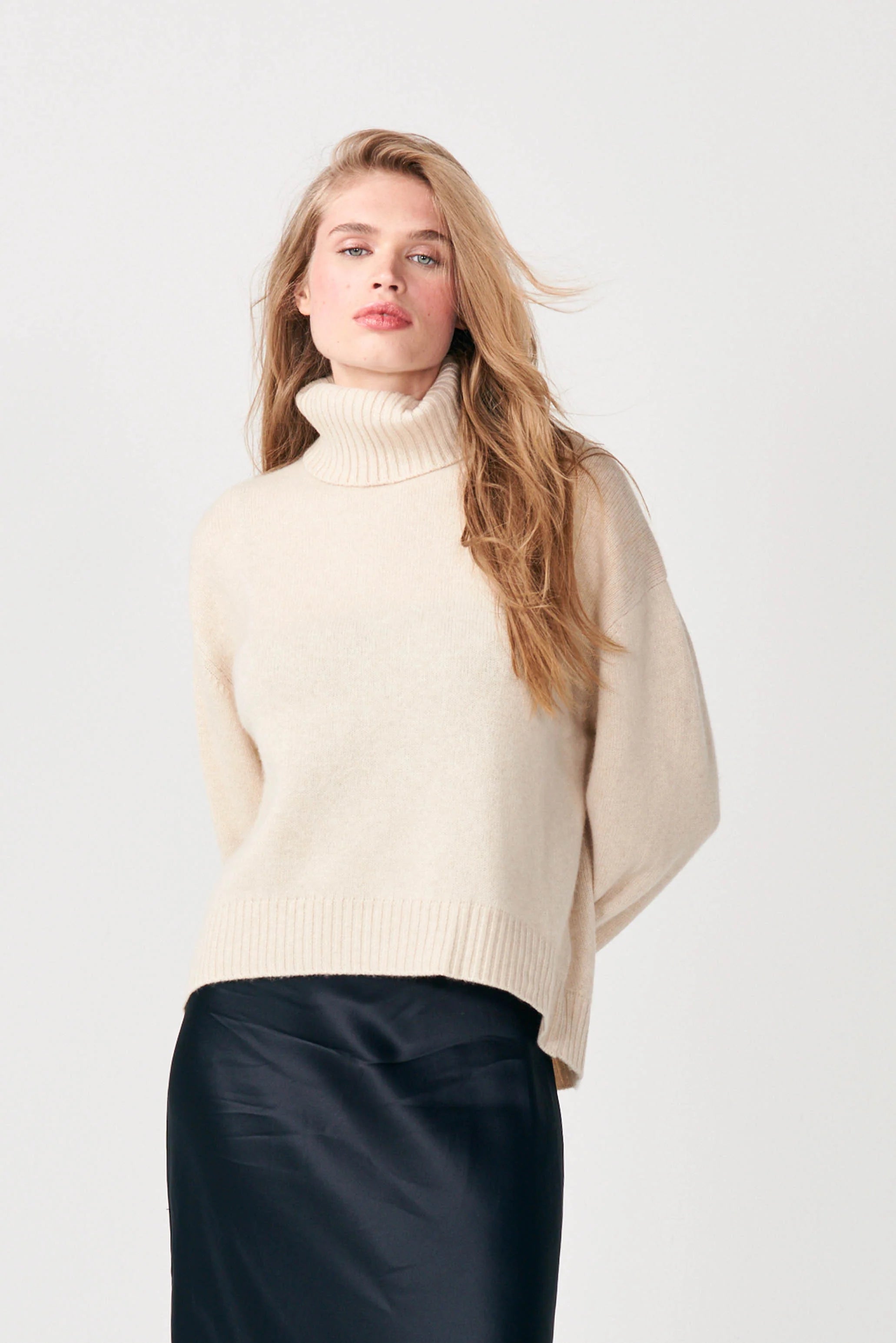 JUMPER 1234 OVERSIZE ROLL COLLAR SWEATER