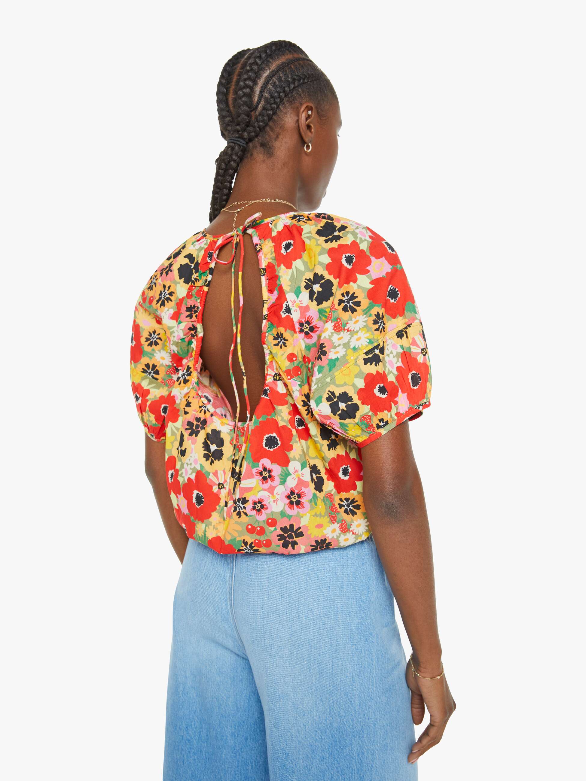 MOTHER PARTY IN THE BACK SHIRT FLOWERS AL FRESCO