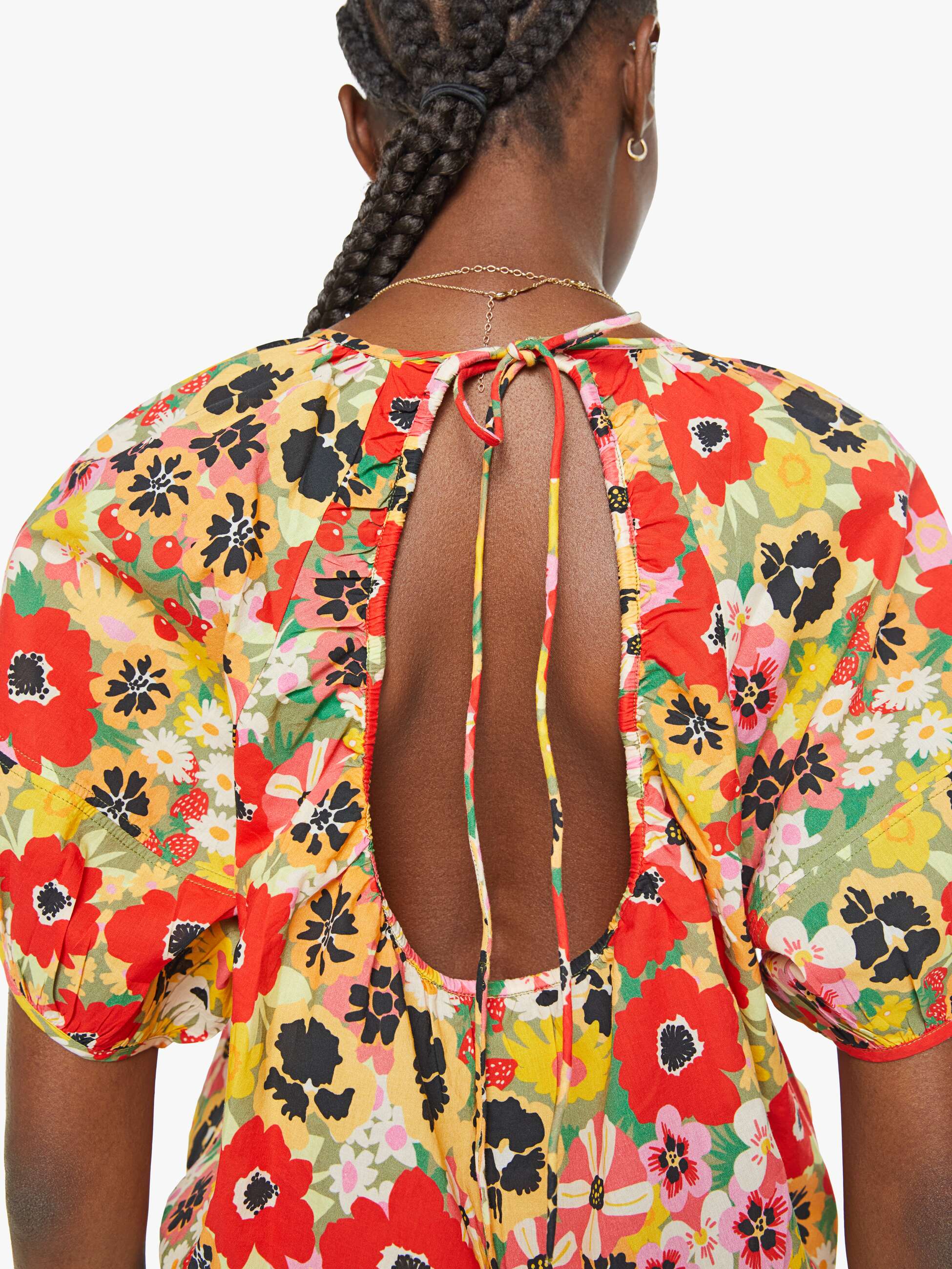 MOTHER PARTY IN THE BACK SHIRT FLOWERS AL FRESCO