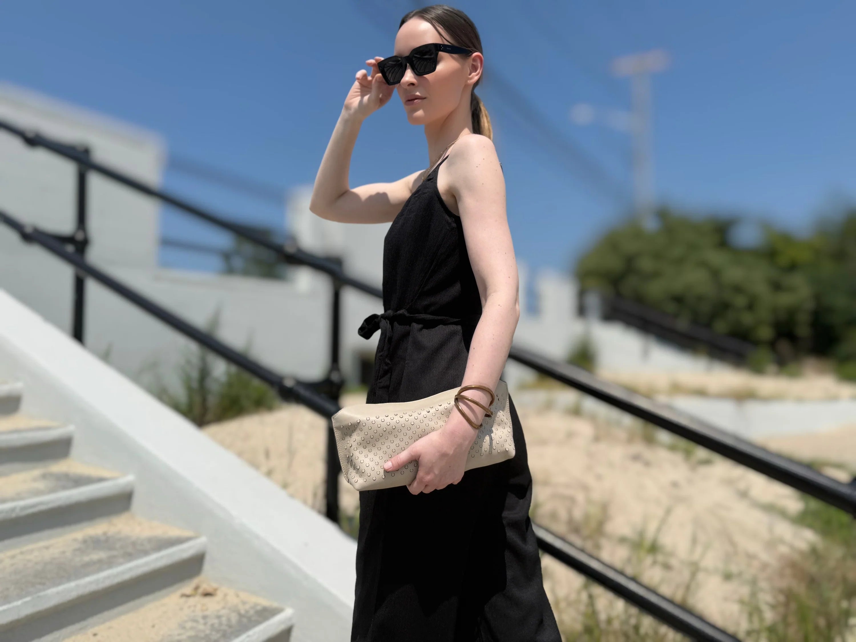 SNAP GUAPO CLUTCH - CHALK SEMI PERF