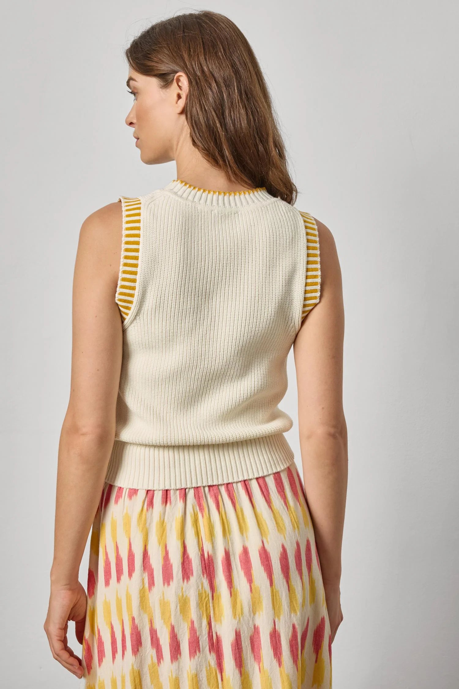 SLEEVELESS CREWNECK SWEATER