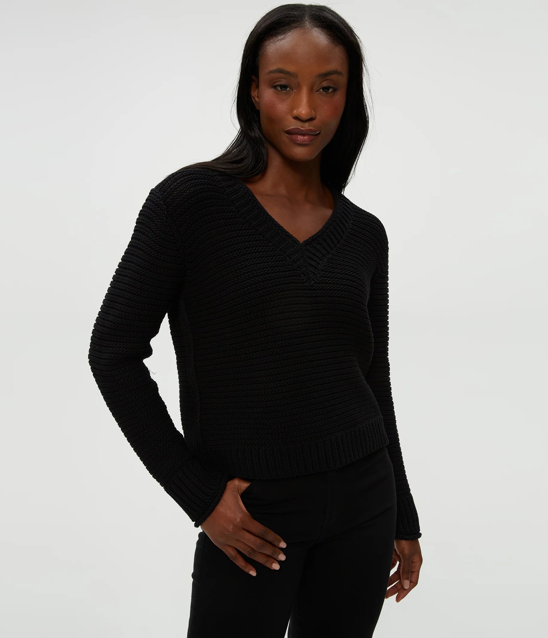 LINDA V-NECK