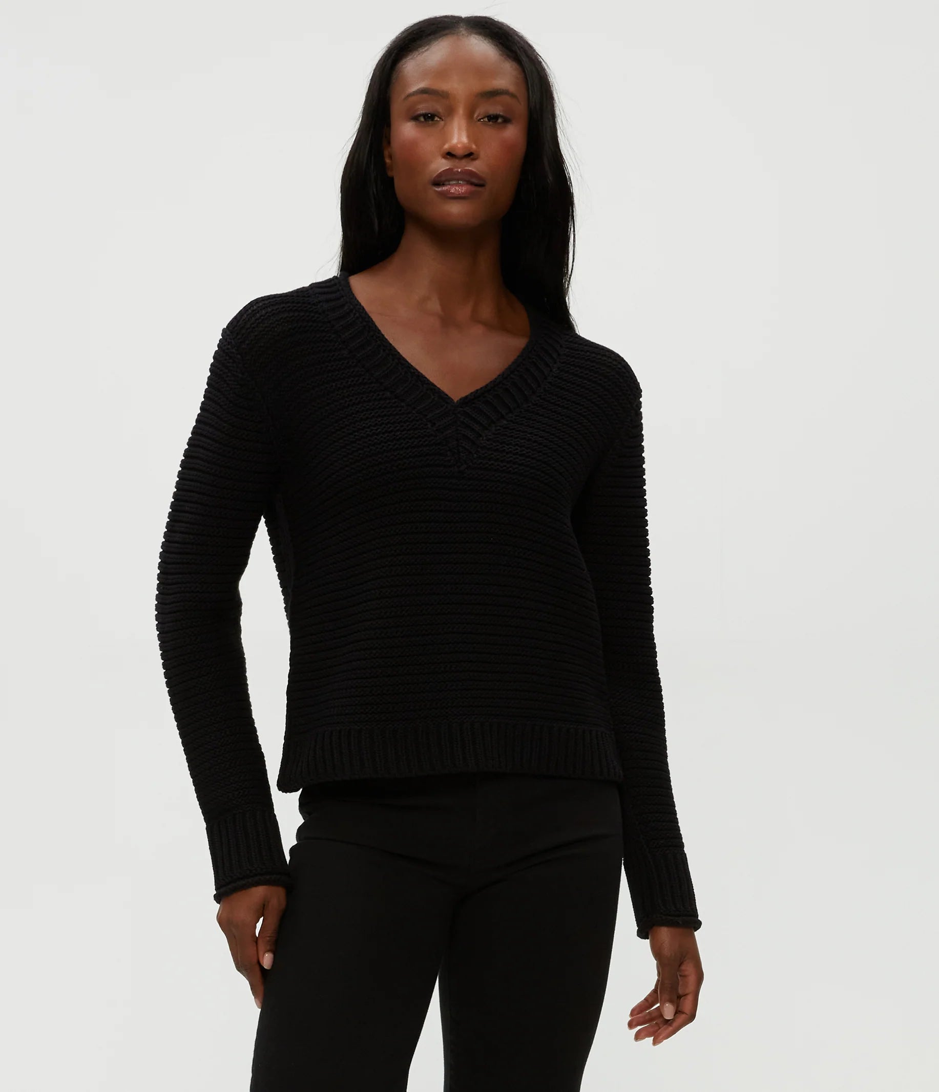 LINDA V-NECK