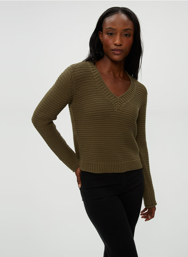 LINDA V-NECK