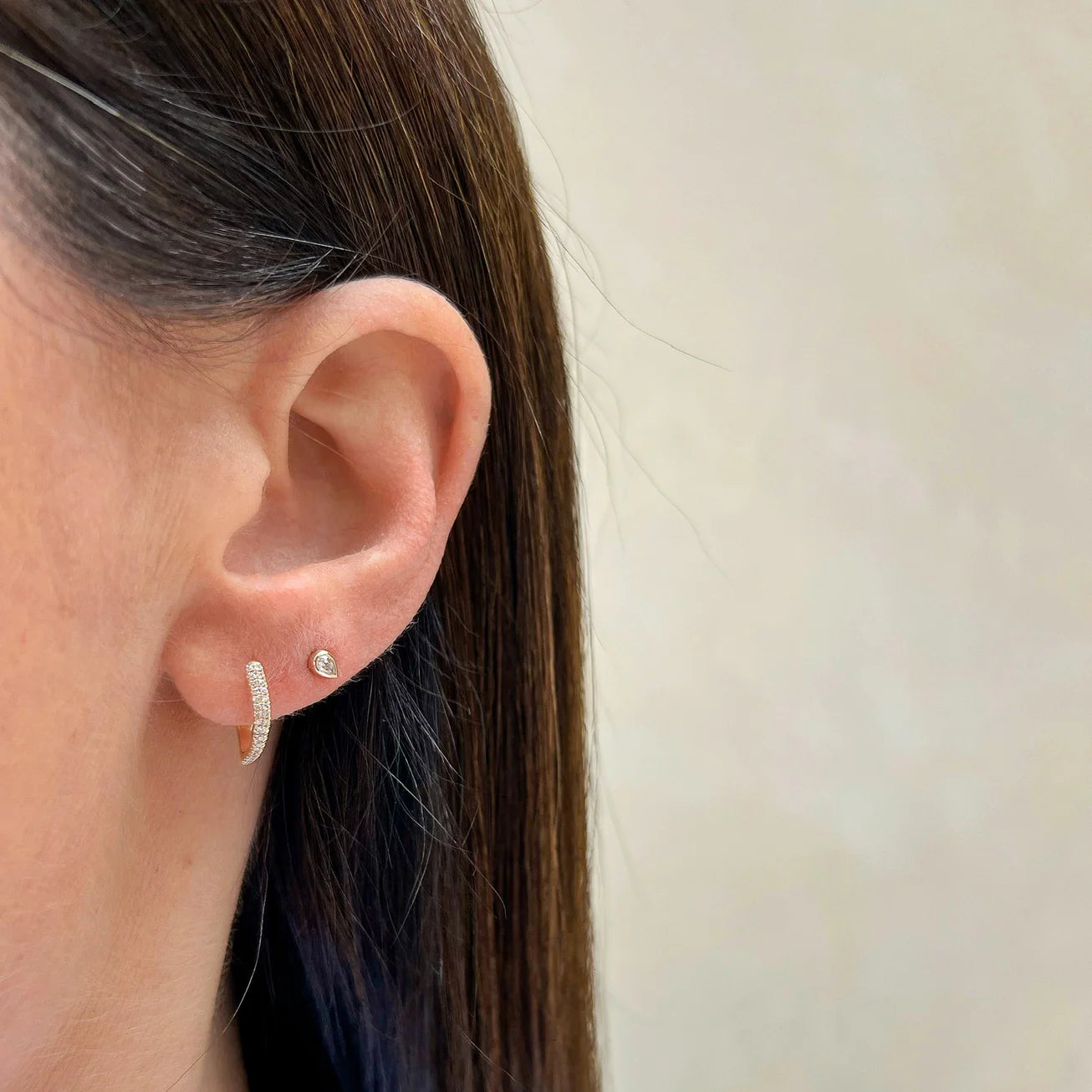 DIAMOND POINTED HUGGIE EARRING
