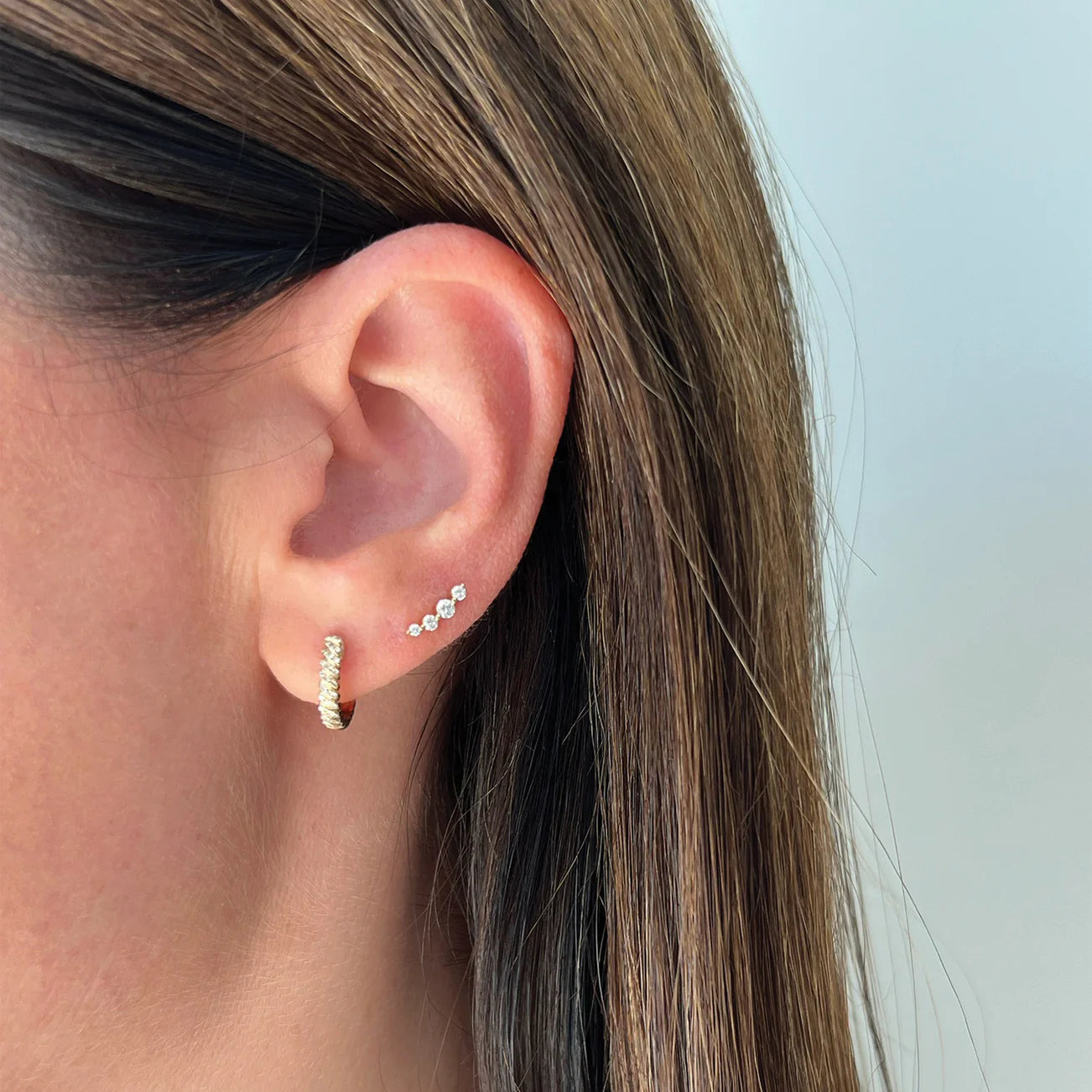 DIAMOND ARC STUD EARRINGS GOLD EF-61541