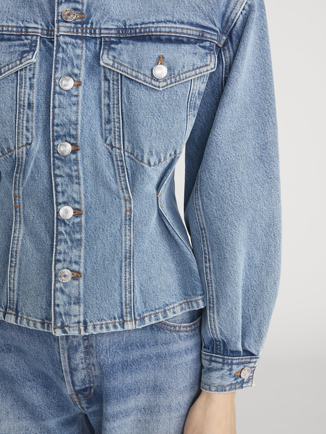 FRAME THE NIPPED COLLARLESS JACKET