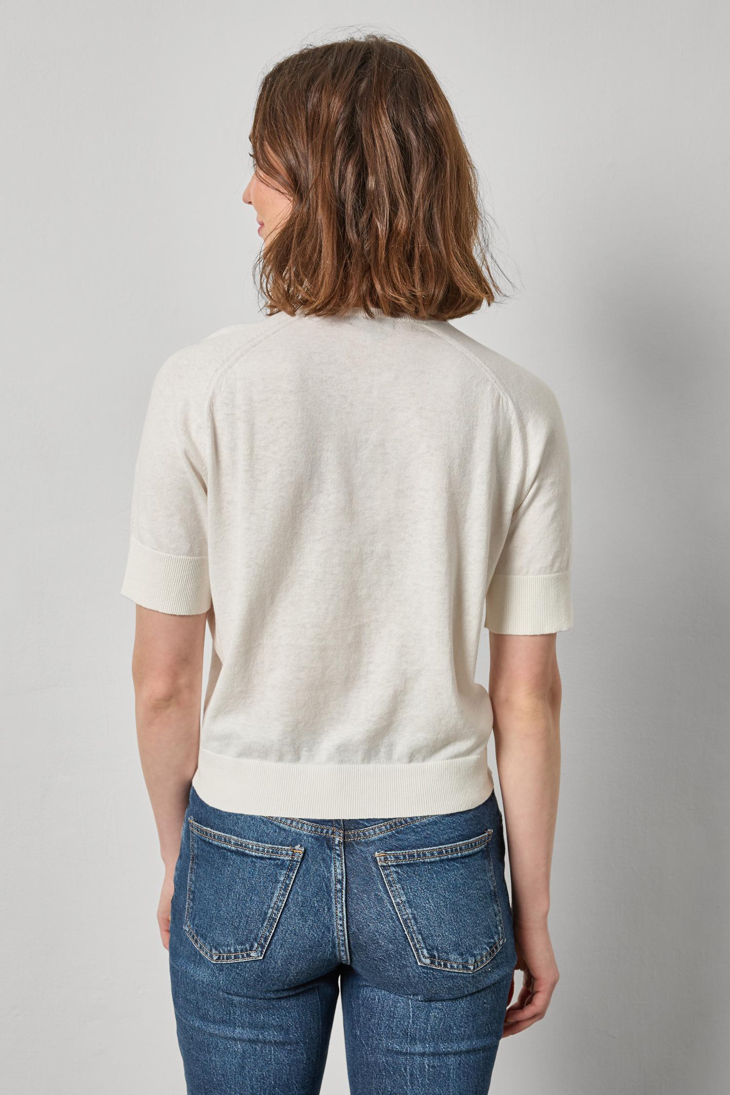 V-NECK SADDLE SLEEVE