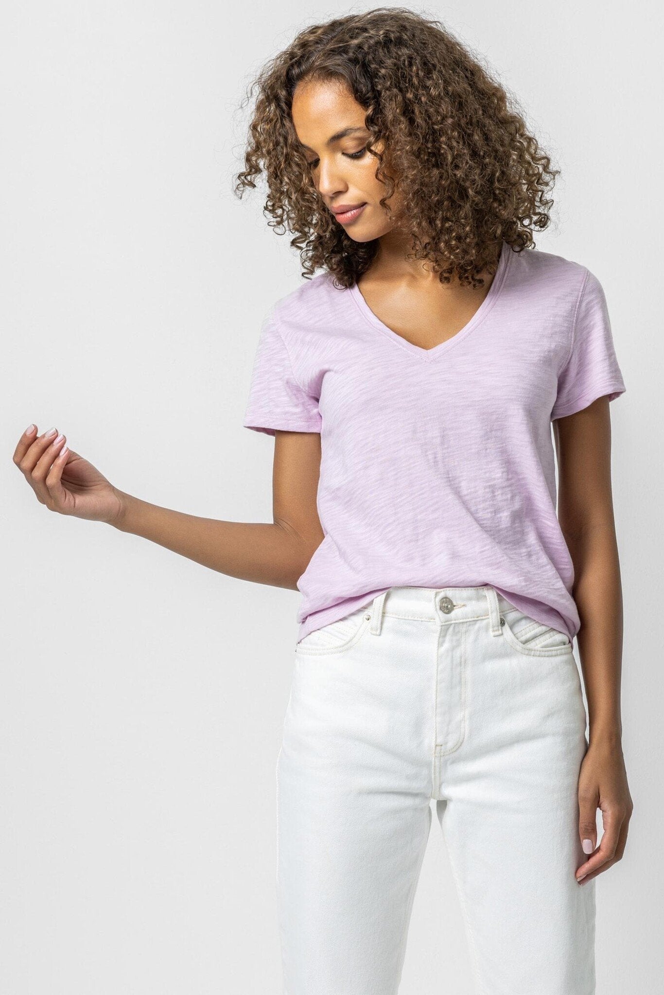 V-NECK SHORT SLEEVE BACK SEAM TEE