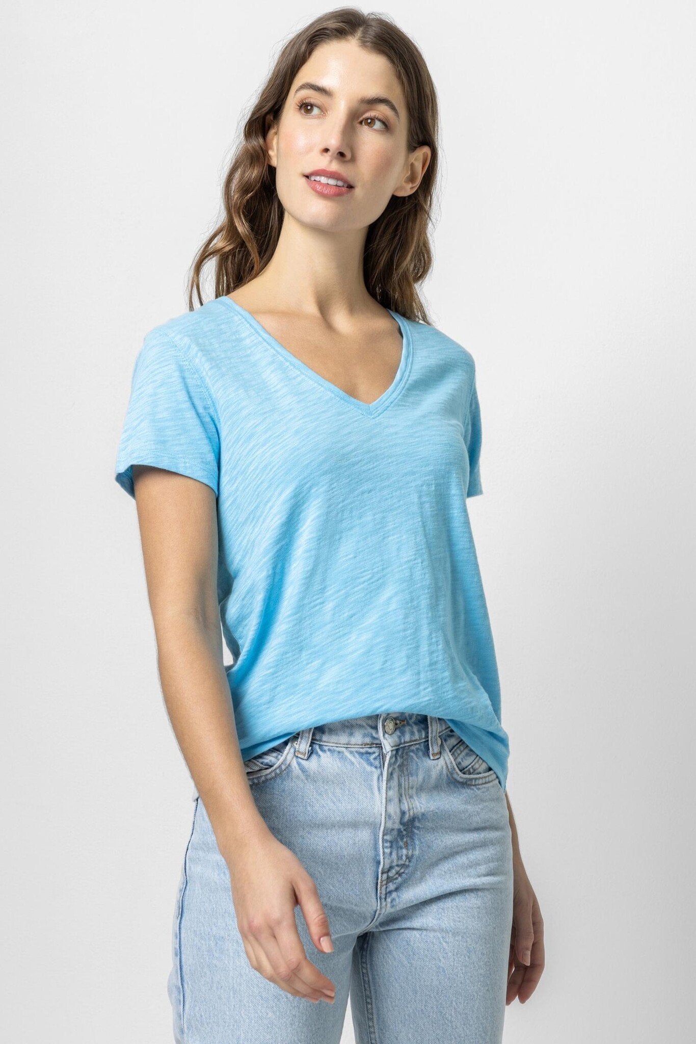 V-NECK SHORT SLEEVE BACK SEAM TEE