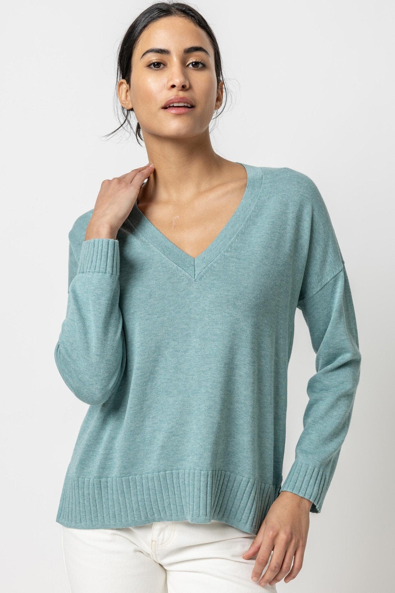 EASY BACK SEAM V-NECK SWEATER