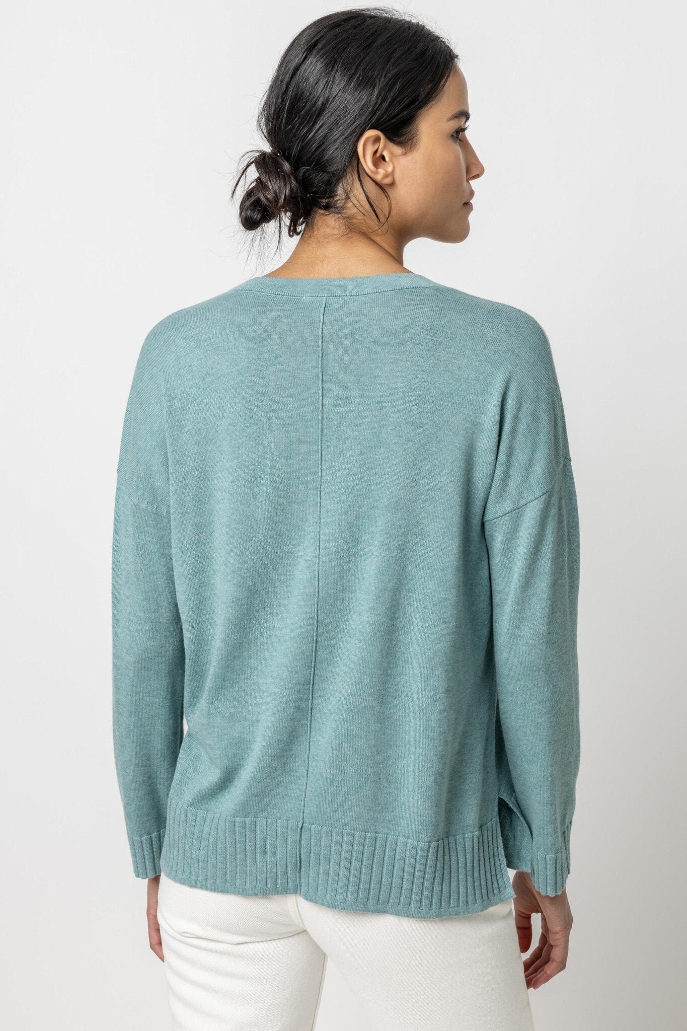 EASY BACK SEAM V-NECK SWEATER